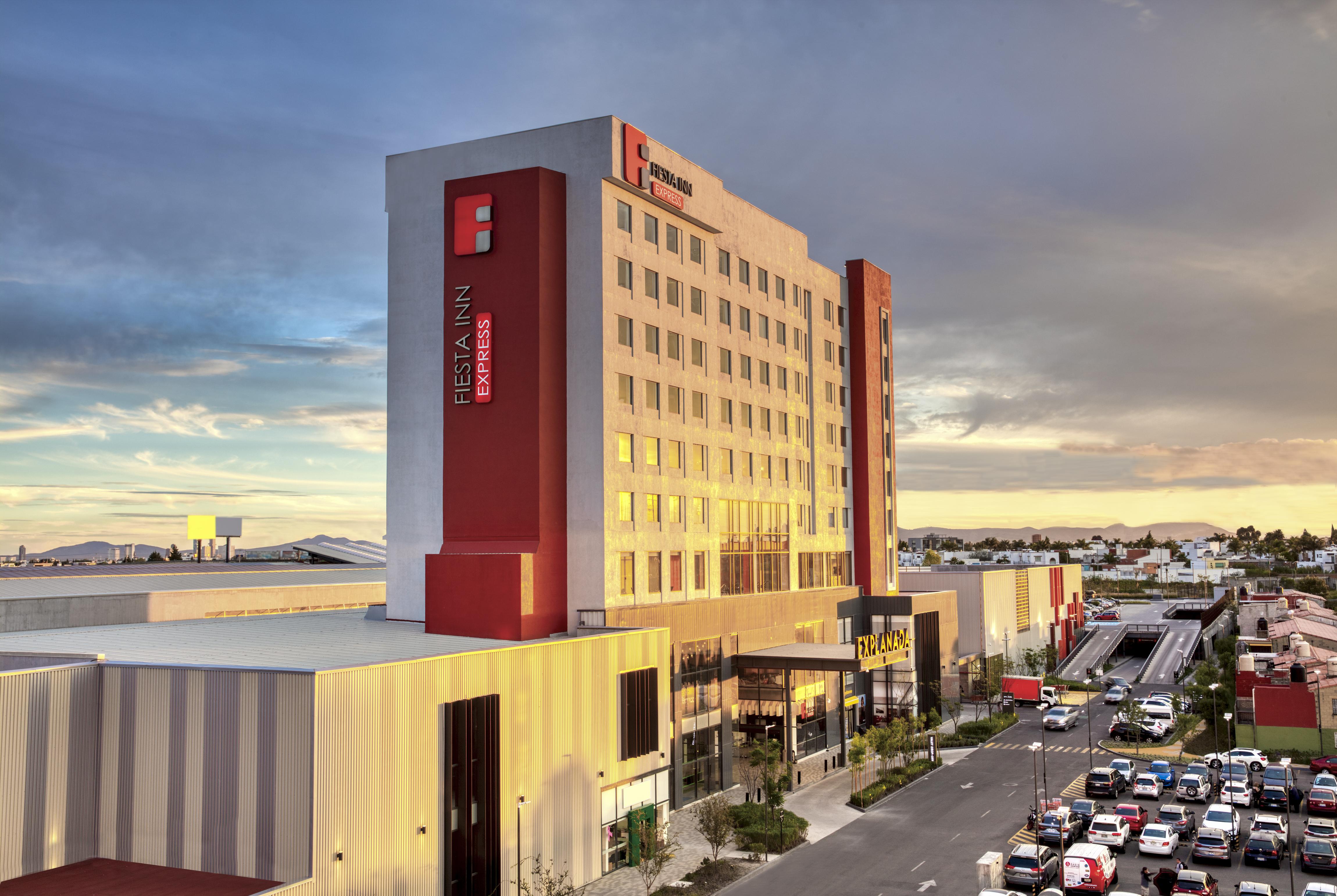 Fiesta Inn Express Puebla Explanada Bagian luar foto