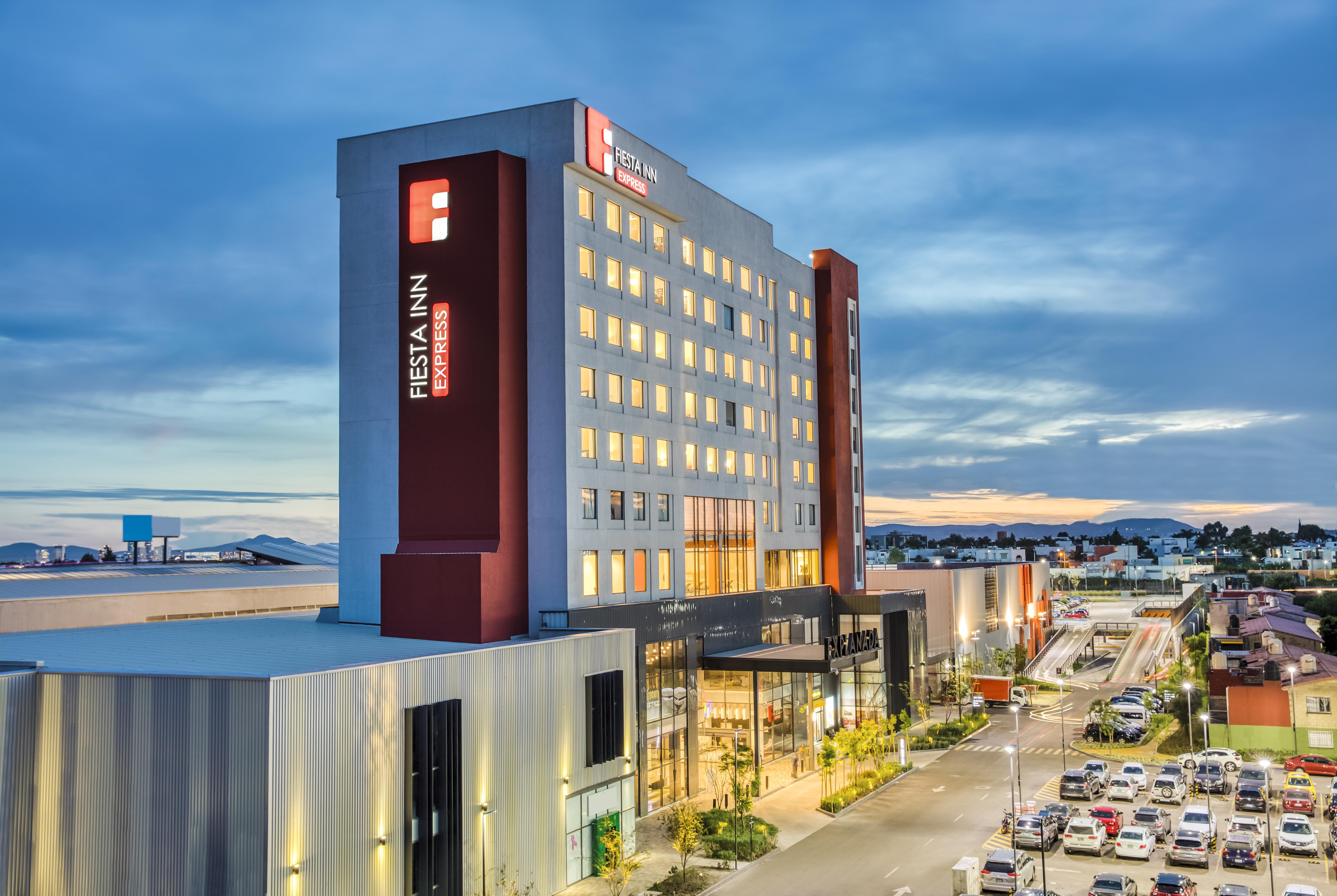 Fiesta Inn Express Puebla Explanada Bagian luar foto