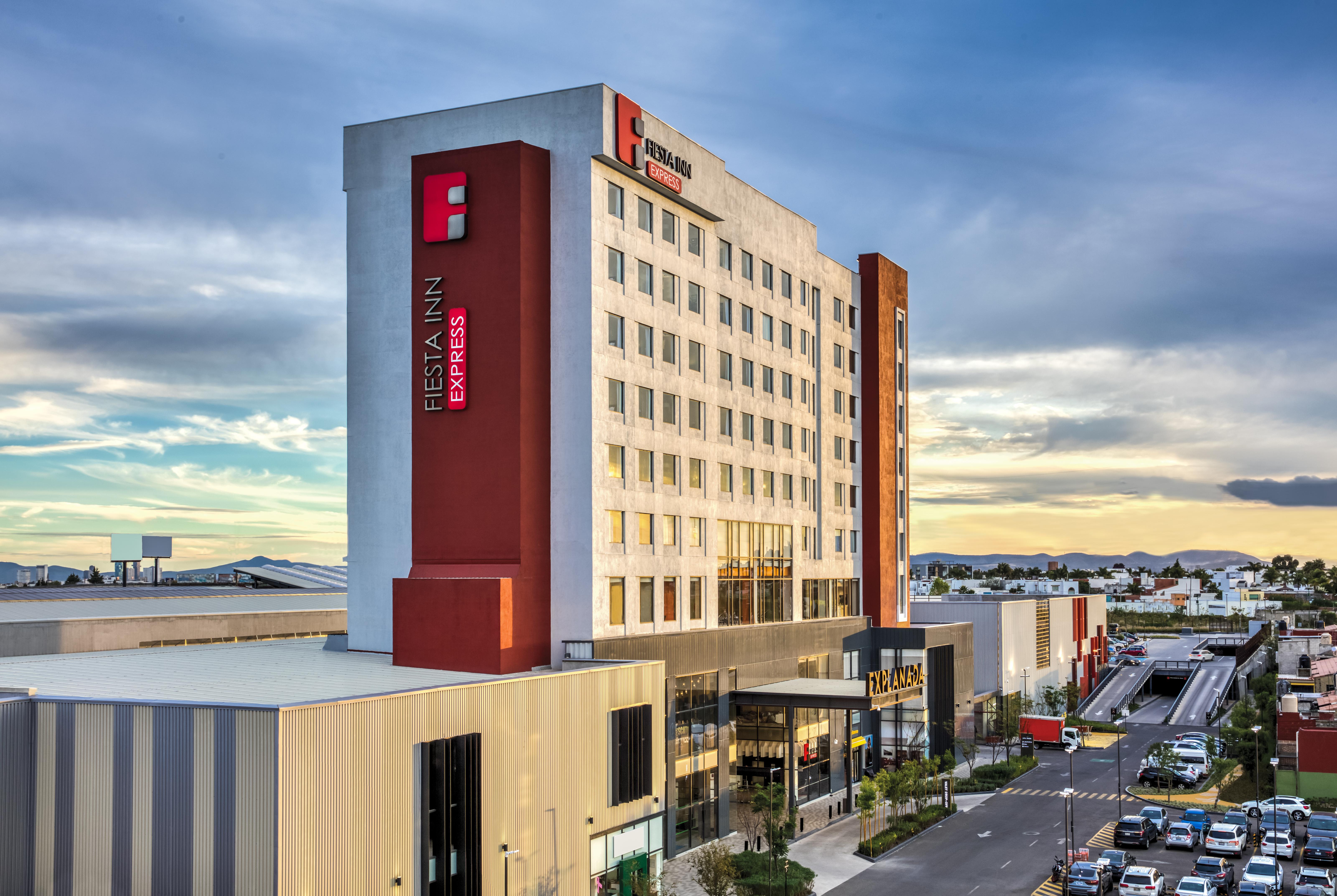 Fiesta Inn Express Puebla Explanada Bagian luar foto